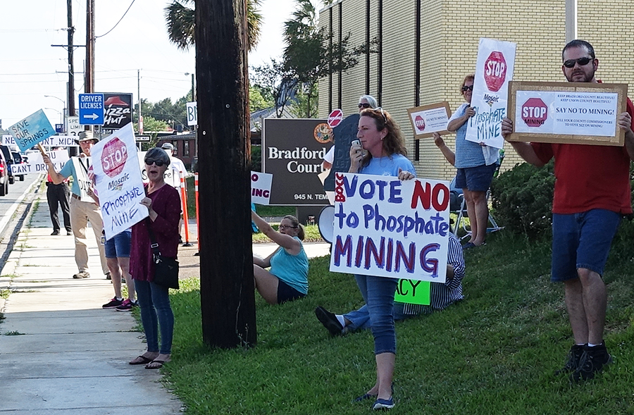 bradfordRuse 007 In: Enthusiastic Protest on Bradford Co. Courthouse Steps | Our Santa Fe River, Inc. (OSFR) | Protecting the Santa Fe River bradfordRuse 007