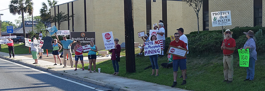 bradfordRuse 010 In: Enthusiastic Protest on Bradford Co. Courthouse Steps | Our Santa Fe River, Inc. (OSFR) | Protecting the Santa Fe River bradfordRuse 010