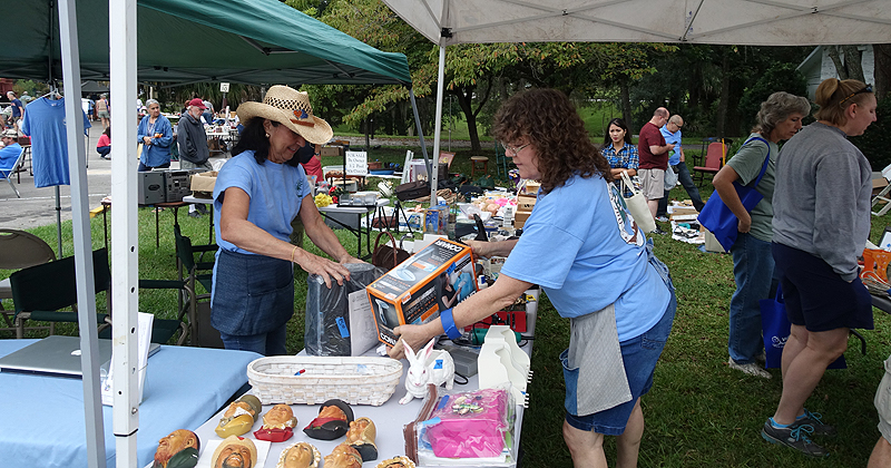 yardsale1 In: Fun at the Yard Sale! | Our Santa Fe River, Inc. (OSFR) | Protecting the Santa Fe River yardsale1