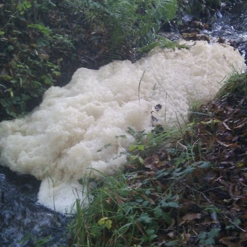 Foam lines wikimediacreativecommons In: PFAs May Show Up In Foam | Our Santa Fe River, Inc. (OSFR) | Protecting the Santa Fe River