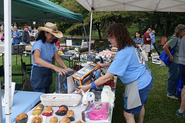 yardsale1